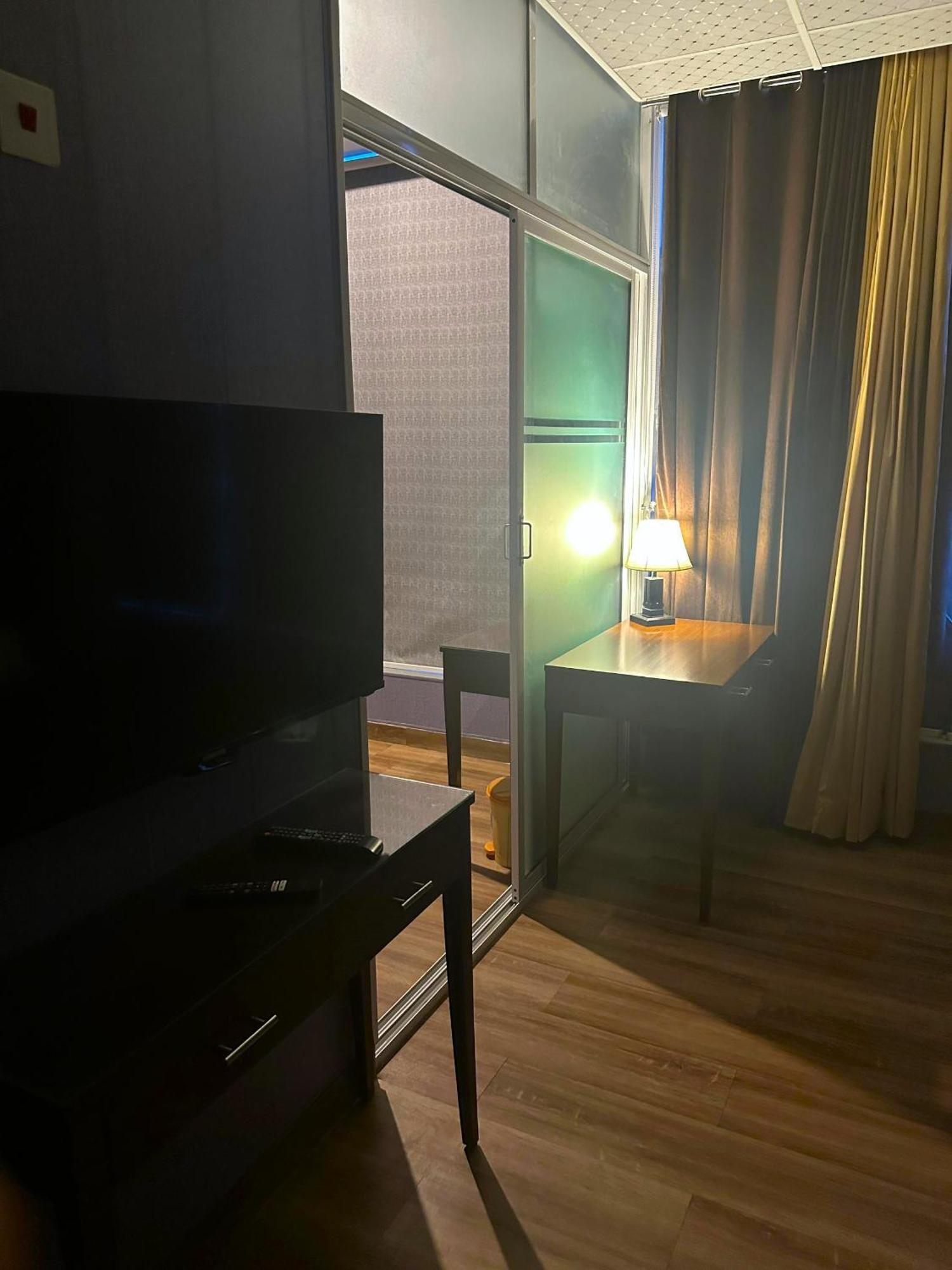 Luxury Apartment In Dha Phase 8, Near Allama Iqbal International Airport Lahore Eksteriør billede