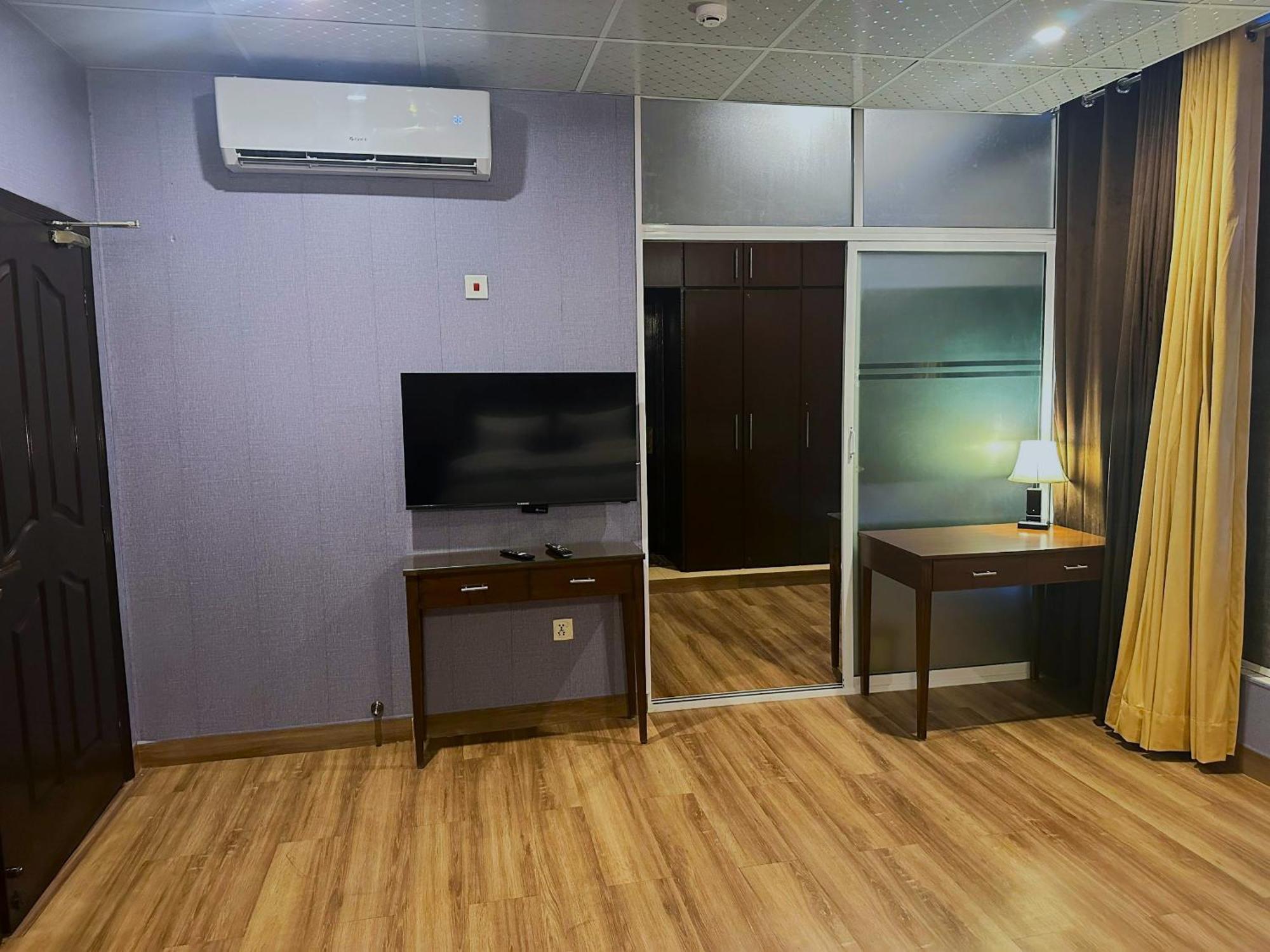 Luxury Apartment In Dha Phase 8, Near Allama Iqbal International Airport Lahore Eksteriør billede