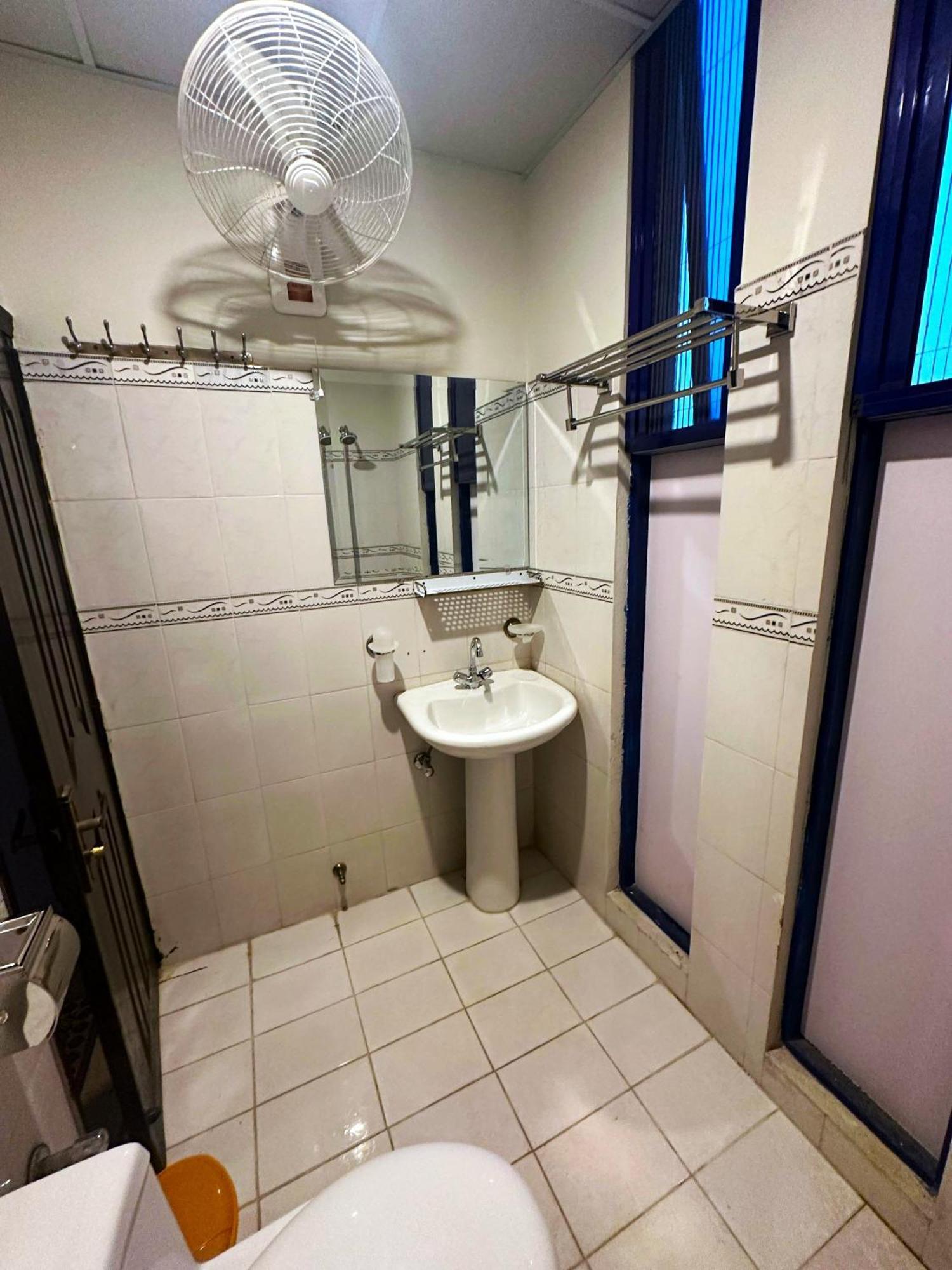 Luxury Apartment In Dha Phase 8, Near Allama Iqbal International Airport Lahore Eksteriør billede