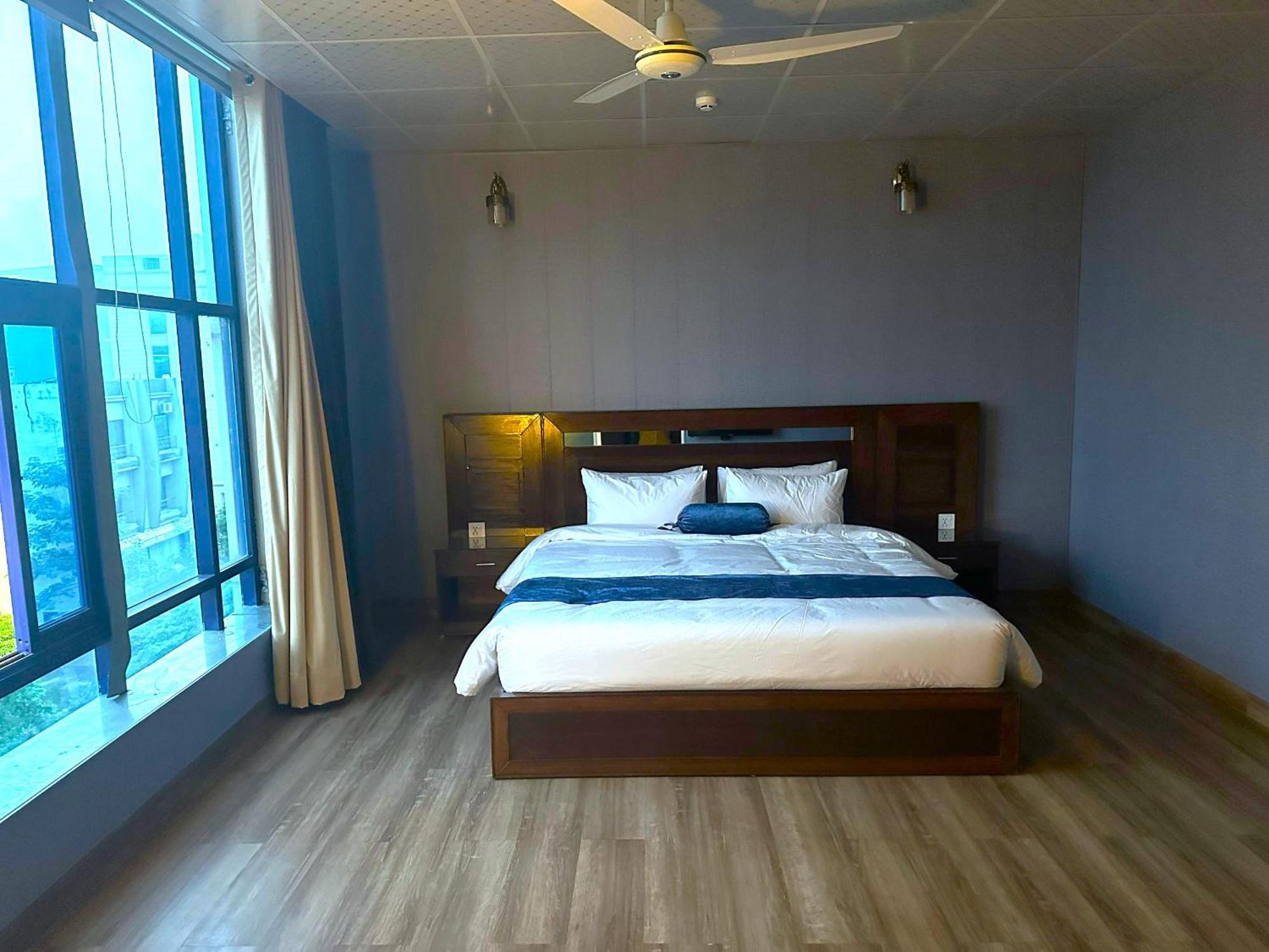Luxury Apartment In Dha Phase 8, Near Allama Iqbal International Airport Lahore Eksteriør billede
