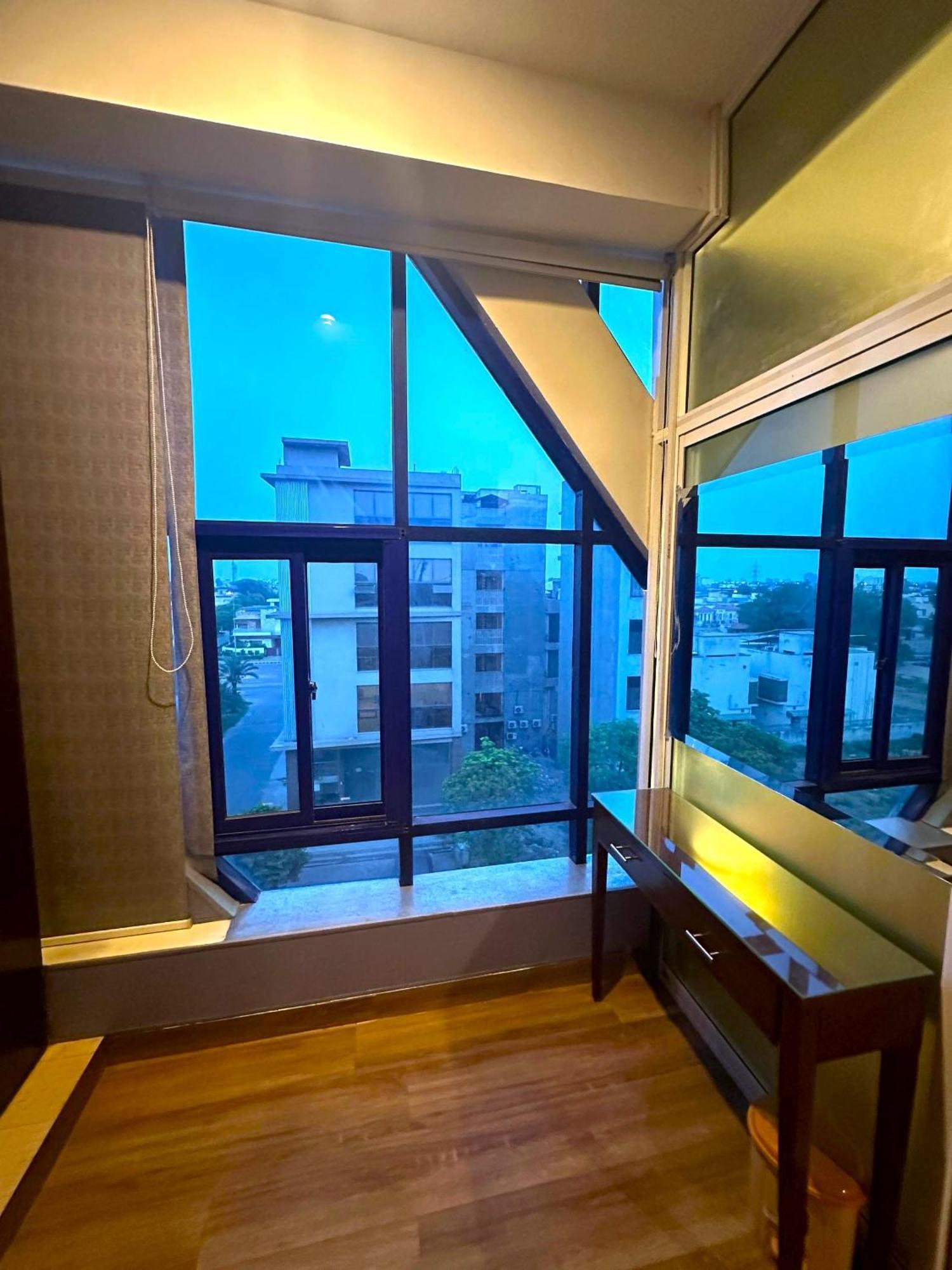 Luxury Apartment In Dha Phase 8, Near Allama Iqbal International Airport Lahore Eksteriør billede