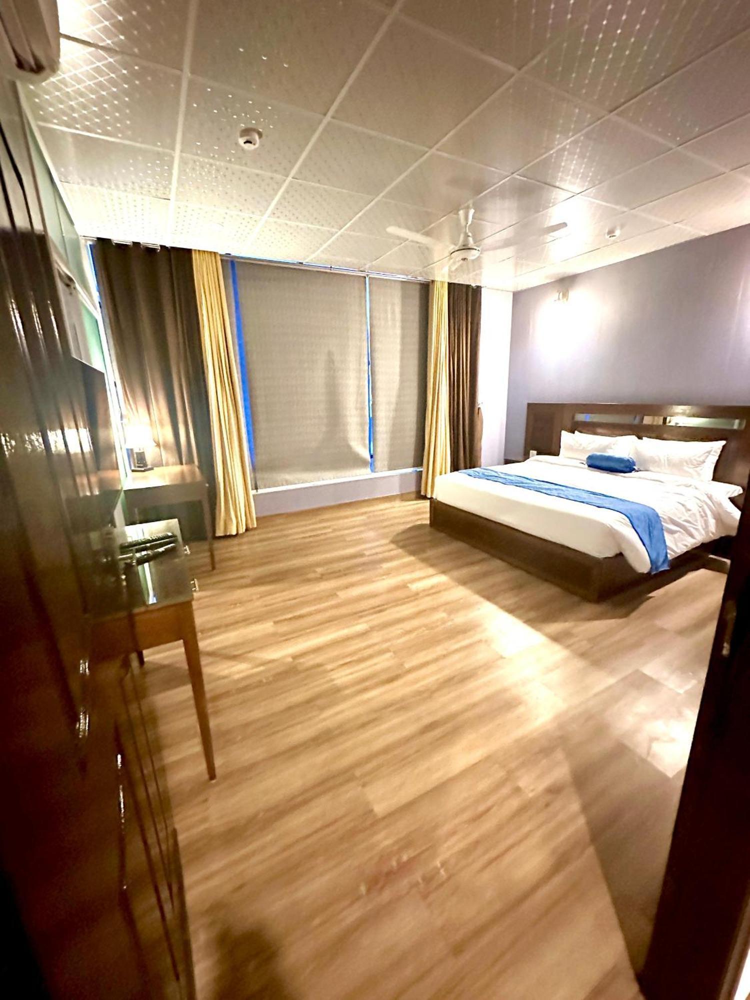 Luxury Apartment In Dha Phase 8, Near Allama Iqbal International Airport Lahore Eksteriør billede