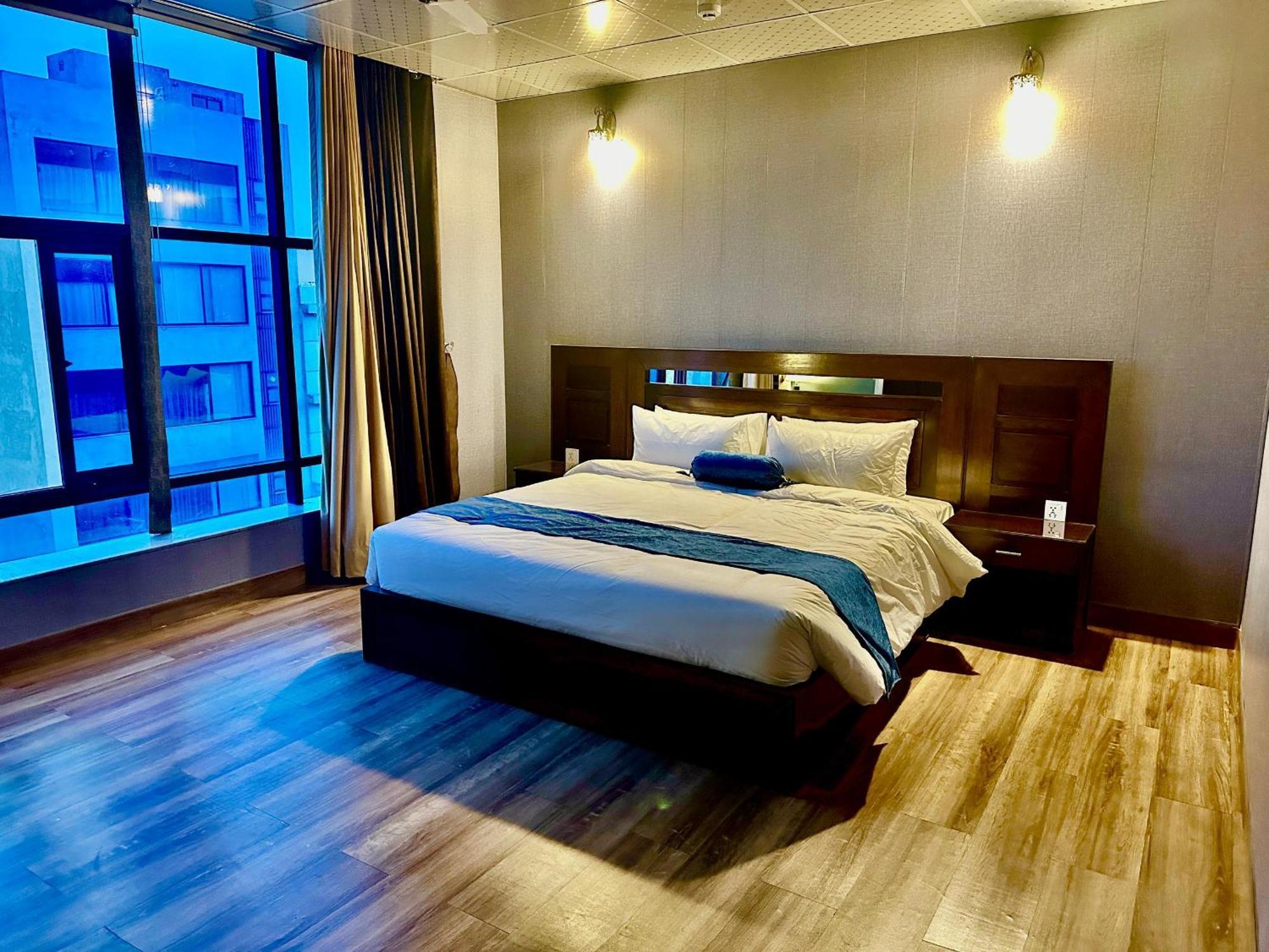 Luxury Apartment In Dha Phase 8, Near Allama Iqbal International Airport Lahore Eksteriør billede